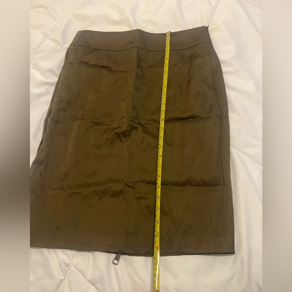 Burberry olive green skirt size 10 like new